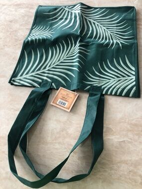NWT Hawaiian Print Reusable Tote Bag